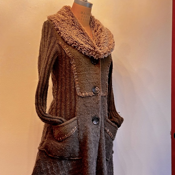 Sweater/coat - Picture 2 of 7